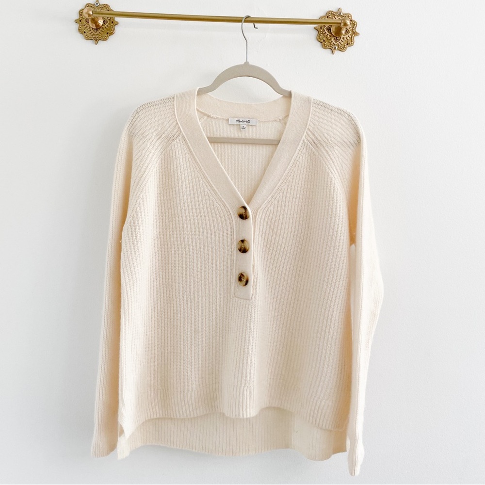 Madewell Cream Ribbed V-Neck Sweater with Tortoiseshell Buttons